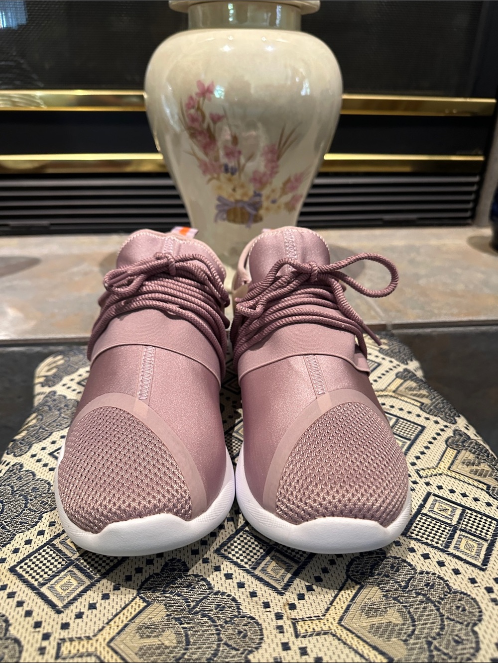 NWOT Fabletics Pismo Performance Sneaker Shoes Athletic Workout Pearl Pink  Sz11